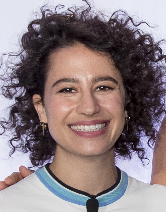 How tall is Ilana Glazer?